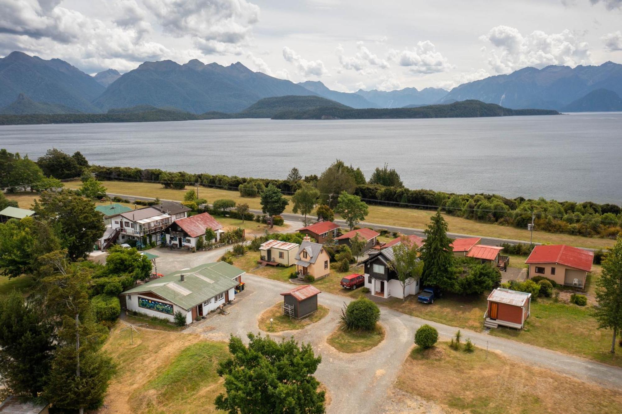 Manapouri Holiday Park Eksteriør billede