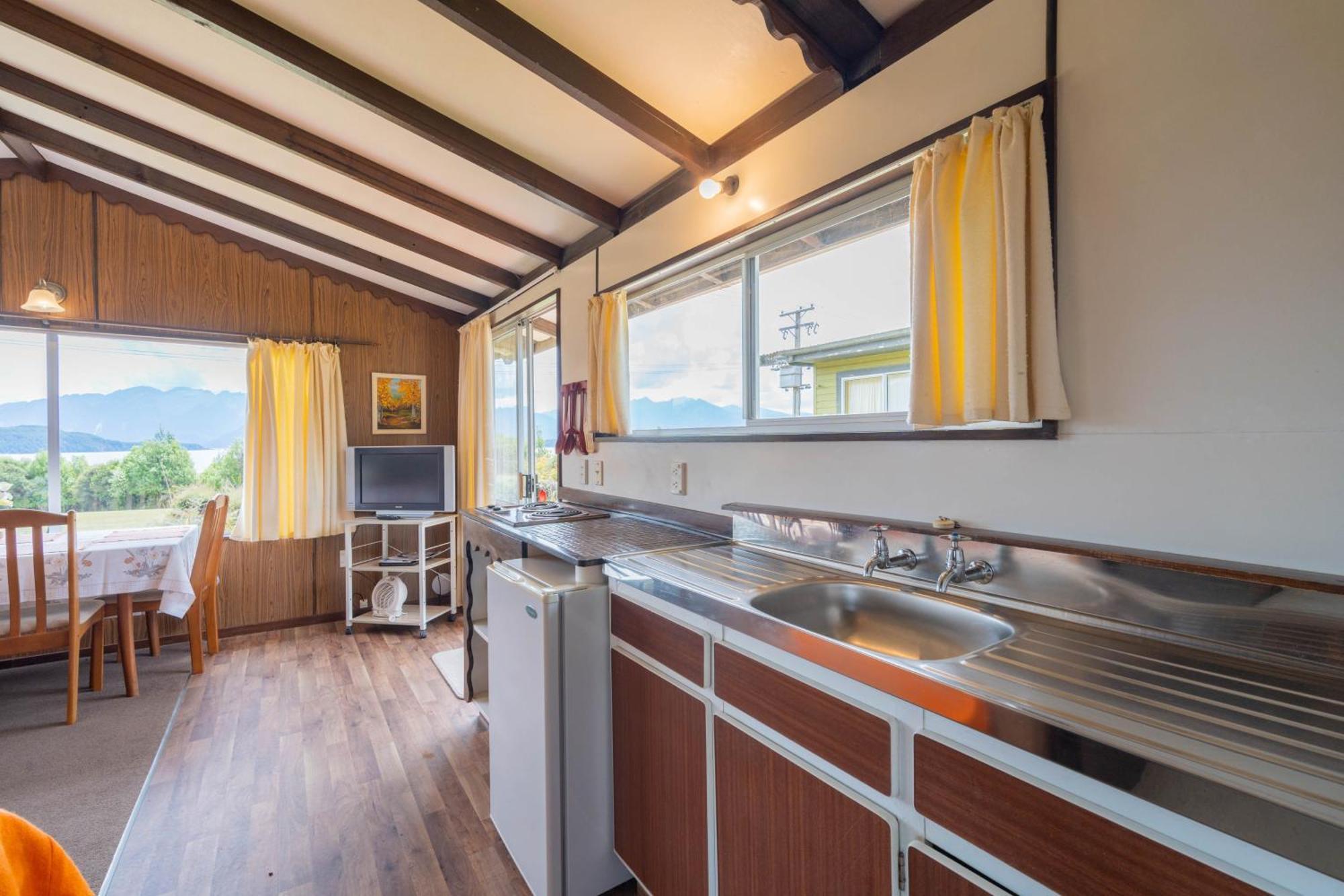 Manapouri Holiday Park Eksteriør billede